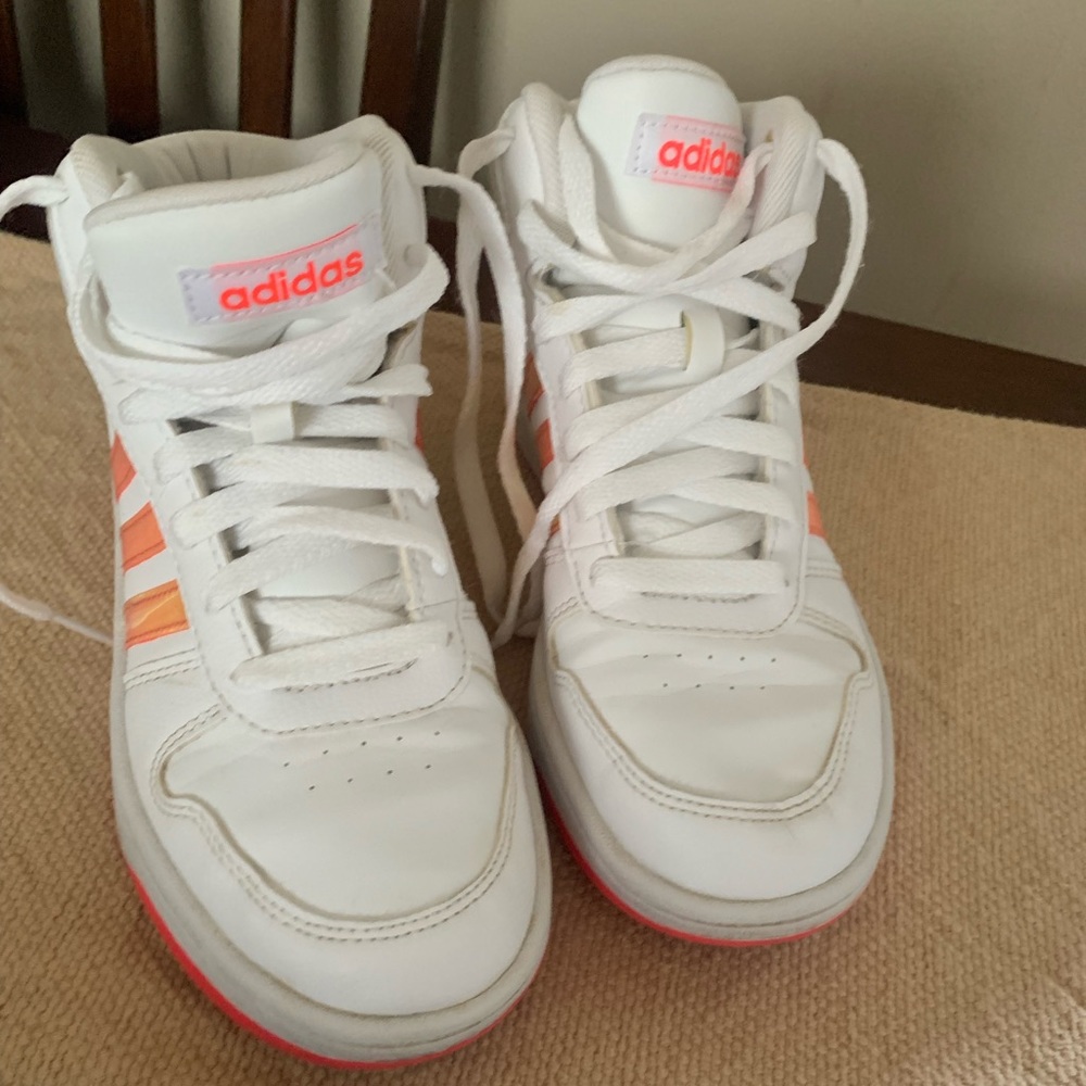 Adidas high tops girls size 4 EUC